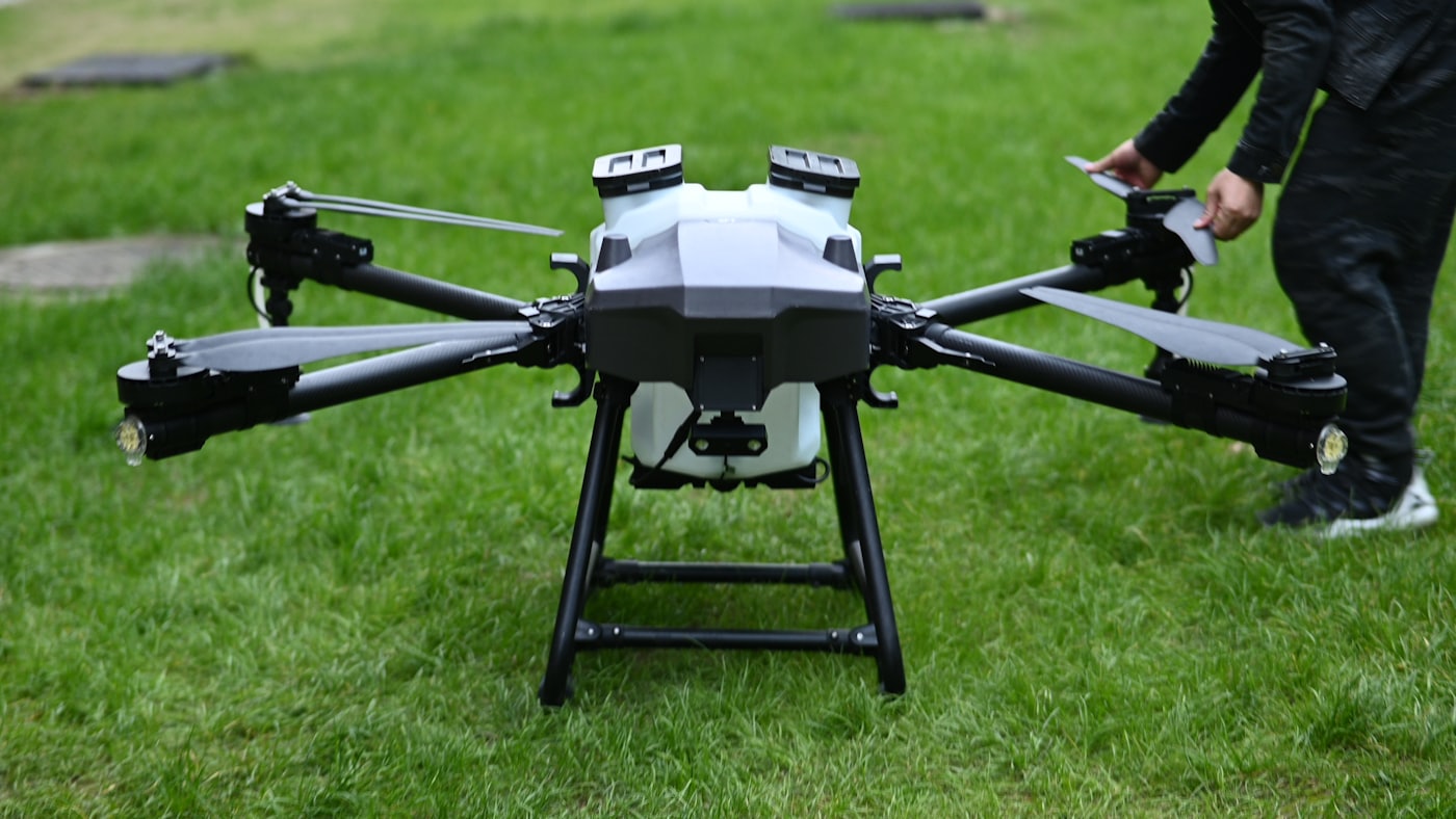 Dron agrícola Dronagricultura DA-40 en el campo